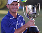 Australian PGA Championship, итоги. Грег Чалмерс в финальном раунде показал лучший счет турнира 64 (-8) и одолел в переигровке Адама Скотта и Вэйда Ормсби