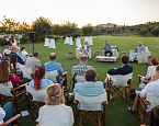 Costa Navarino и The New York Times приглашают сыграть в гольф и обсудить книги