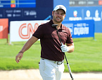 European Tour: DP World Tour Championship, день первый. Джордан Смит и Адриан Отеги опережают именитых преследователей