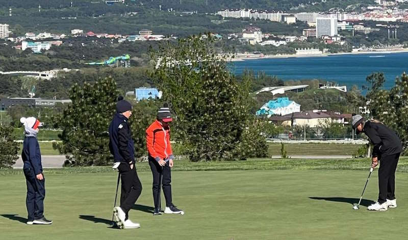 Детско-юношеский турнир «Геленджик», I раунд: Виктор Корниенко и Маргарита Мальцева