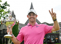 Рори Макилрой впервые успешно защитил титул на этапе PGA Tour